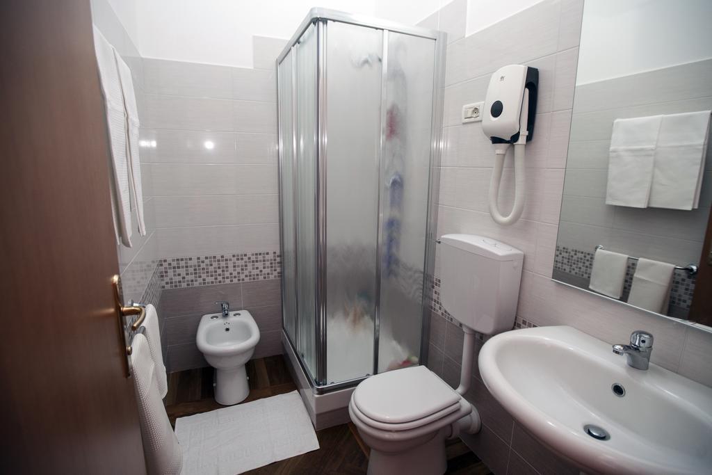 Italy Inn Genoa Phòng bức ảnh